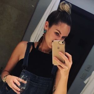 Meet your Posher, Olivia